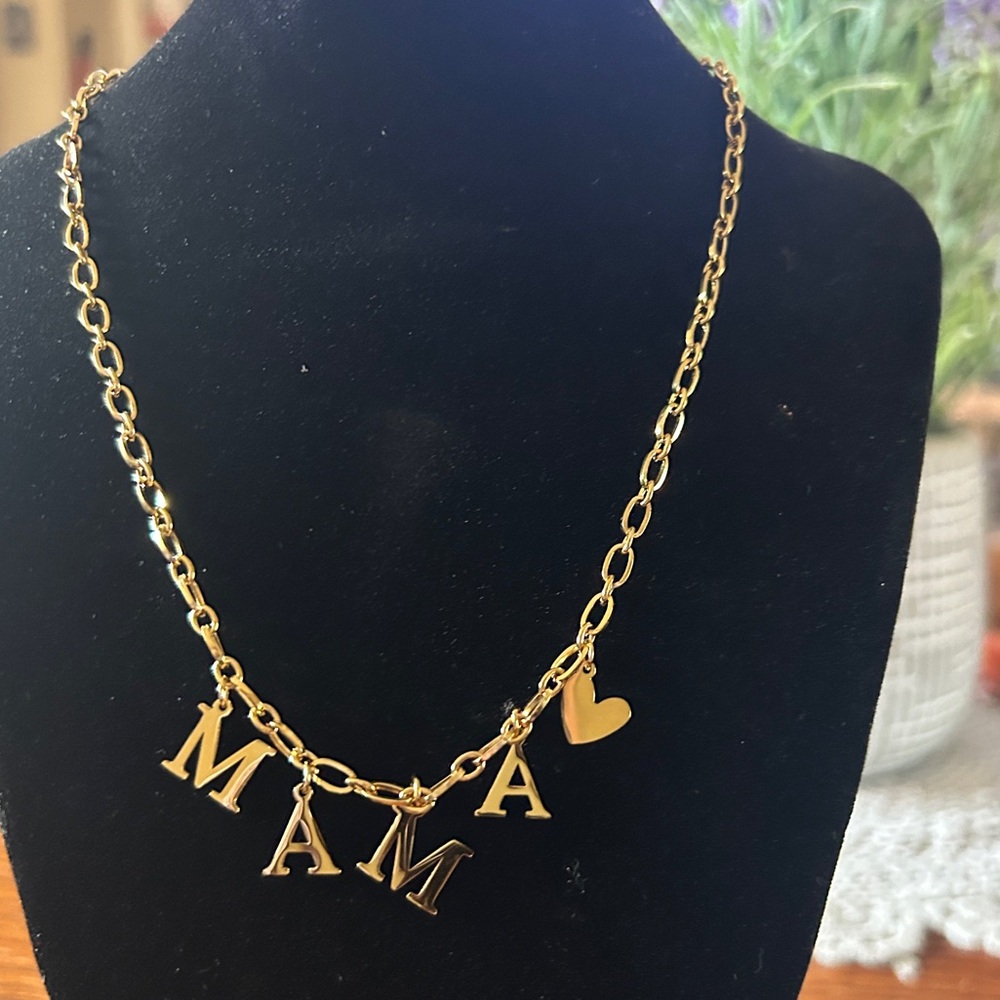 NWT 16” Oak & Ivy Gold 'MAMA' Letter Charm Necklace with Heart Accent - Picture 2 of 8